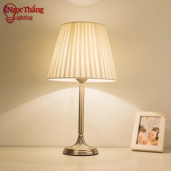 Đèn bàn trang trí phòng làm việc phòng ngủ phòng khách cao cấp DB3096T Ngọc Thắng