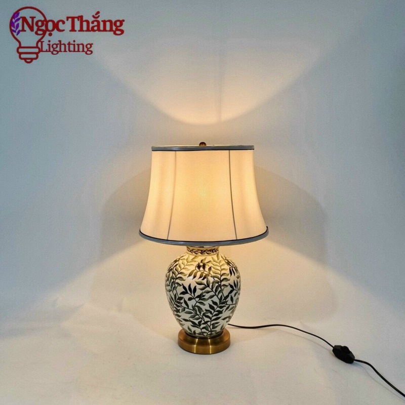 Đèn bàn gốm sứ phong cách Indochine trang trí phòng ngủ phòng khách cao cấp DB84 Ngọc Thắng (Tặng kèm một bóng Led 3 màu