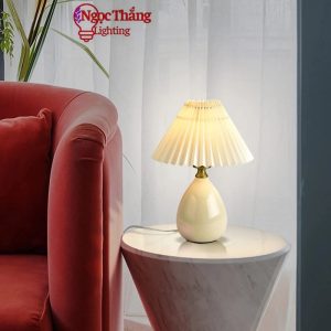 Đèn bàn chân sứ trang trí phòng ngủ phòng khách cao cấp DB73 Ngọc Thắng (Tặng kèm một bóng Led 3 màu)