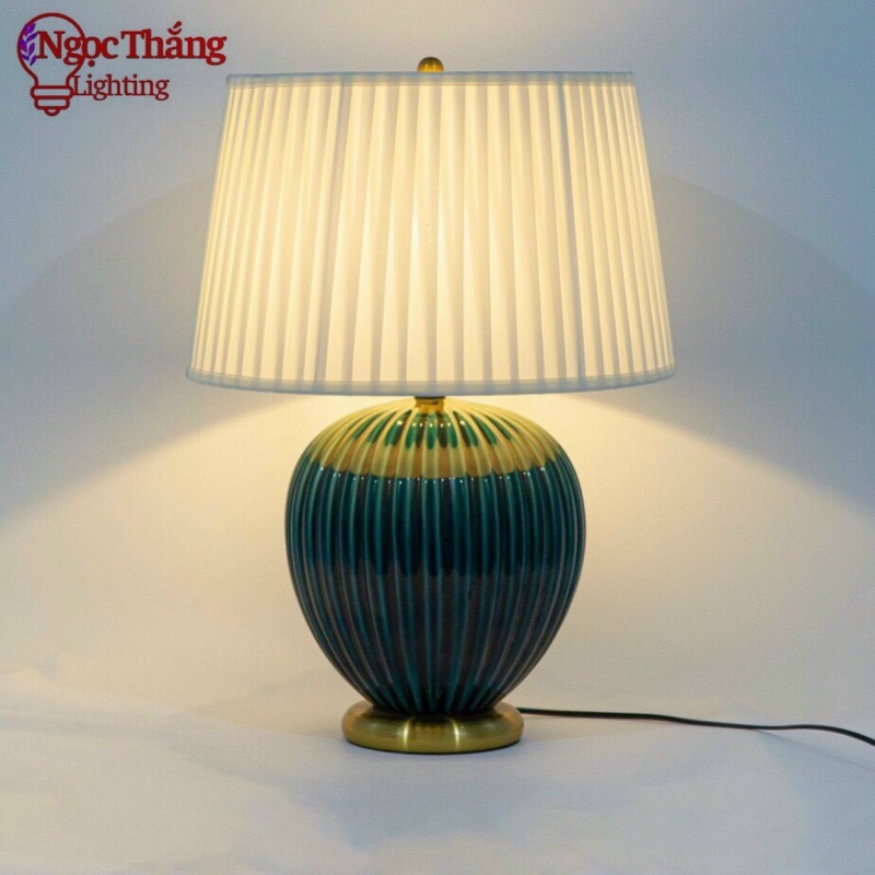 Đèn bàn gốm sứ phong cách Indochine trang trí phòng ngủ phòng khách cao cấp DB81 Ngọc Thắng (Tặng kèm một bóng Led 3 màu