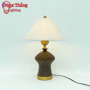 Alternative view of Đèn bàn gốm sứ phong cách Indochine trang trí phòng ngủ phòng khách cao cấp DB83 Ngọc Thắng (Tặng kèm một bóng Led 3 màu