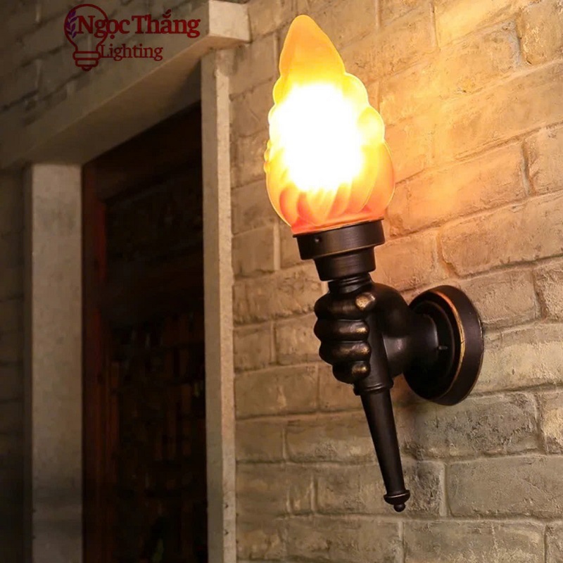 Đèn treo tường ngoài trời hình ngọn đuốc ốp cổng cầu thang quán cafe 12W 220V VNT6802 Ngọc Thắng