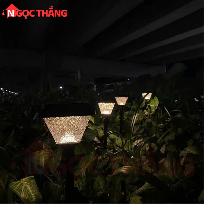 Đèn trụ sân vườn năng lượng mặt trời ghim cỏ trang trí ngoài trời Led 5W Pin 2000mAh GC800 Ngọc Thắng - Ảnh 3