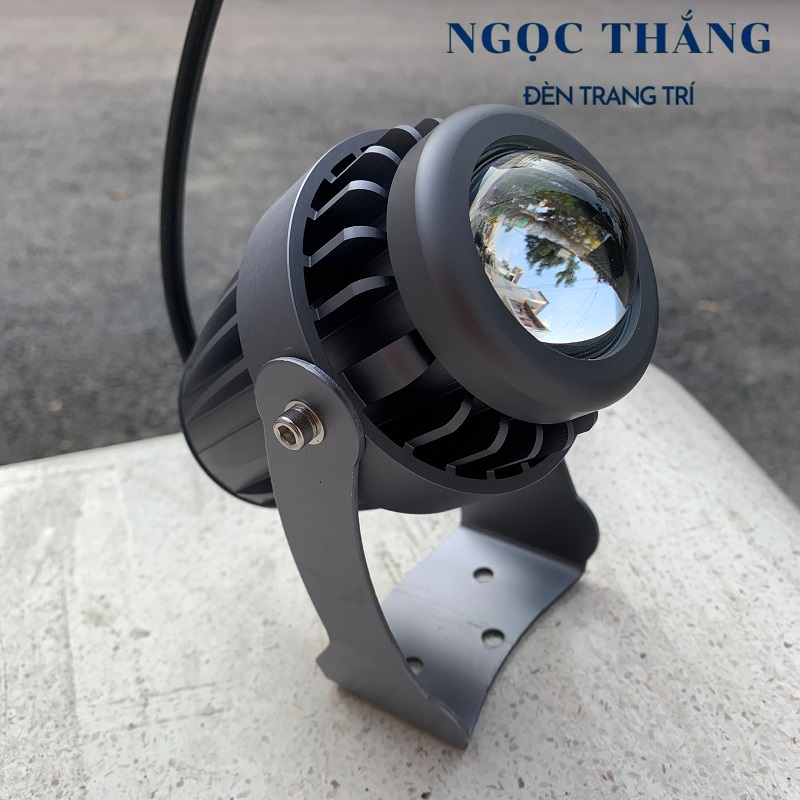 Đèn pha Led trang trí chiếu rọi cột ngoài trời Led 10W 220V SV1631 Ngọc Thắng (Ánh sáng vàng)