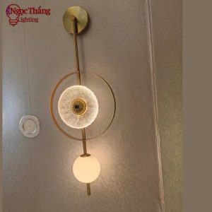 Alternative view of Đèn treo tường pha lê 70cm trang trí phòng ngủ phòng khách cầu thang Led 3 màu 220V V728B Ngọc Thắng